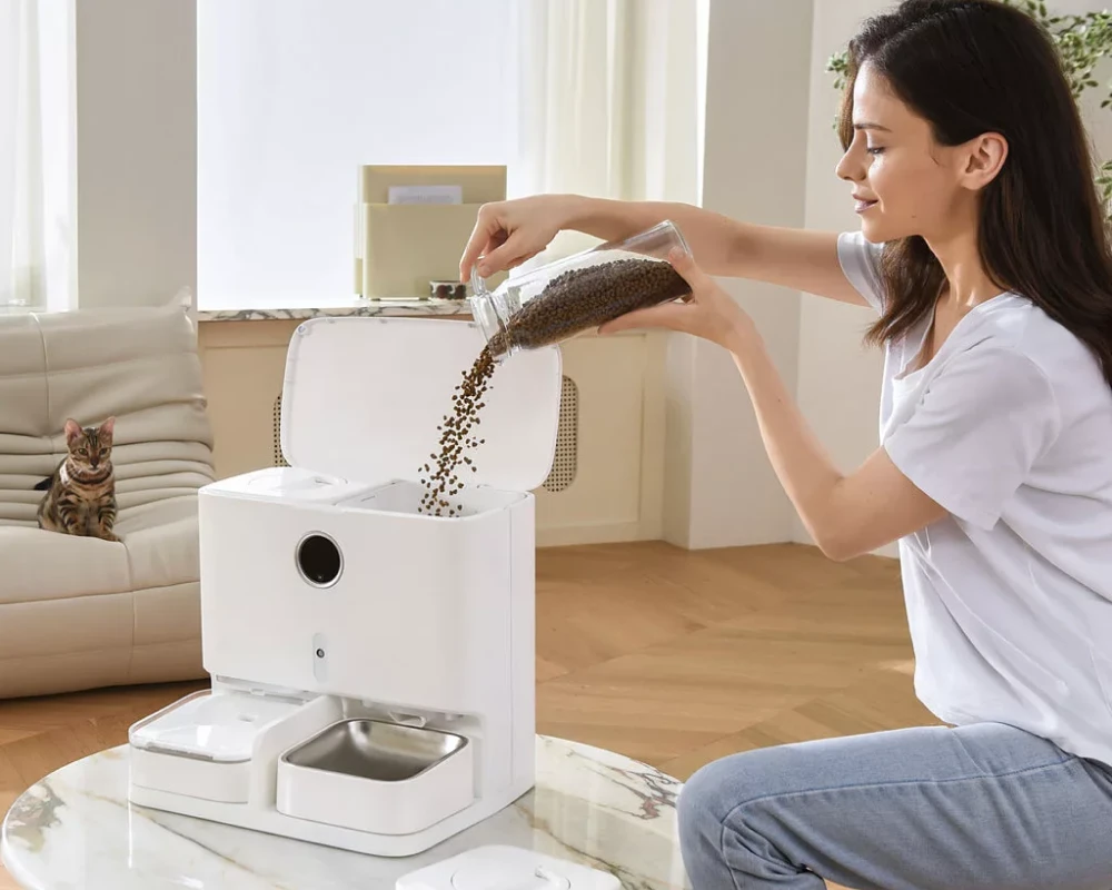 smart pet feeder with camera